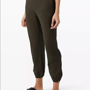 Lululemon Essential Affinity Jogger